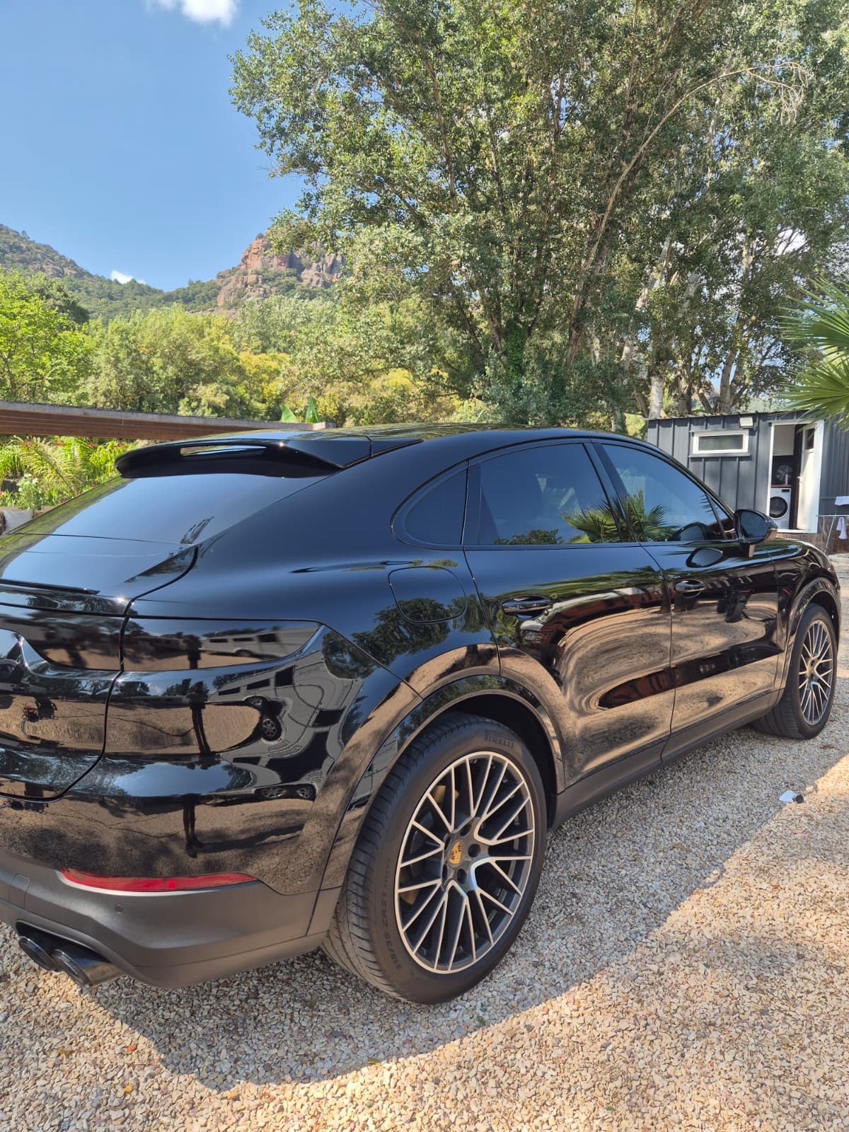 Porsche Cayenne noir après lavage Lav'My Car